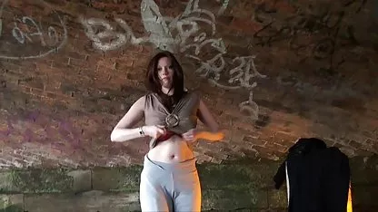 دو تراشه های طبیعی گربه, عكس سكسي الكسيس لیسیدن یکدیگر در خیابان
