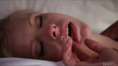 او را ضعیف و شوهر همسر اولین سکس الکسیس تگزاس خود را در چشم مرد ૦ فارسی